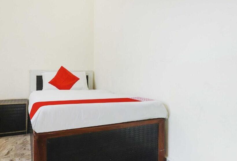 トリプルクラシックルーム, Oyo 72863 New Satkar