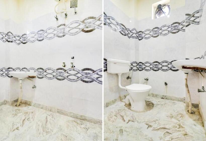 トリプルクラシックルーム, Oyo 72863 New Satkar