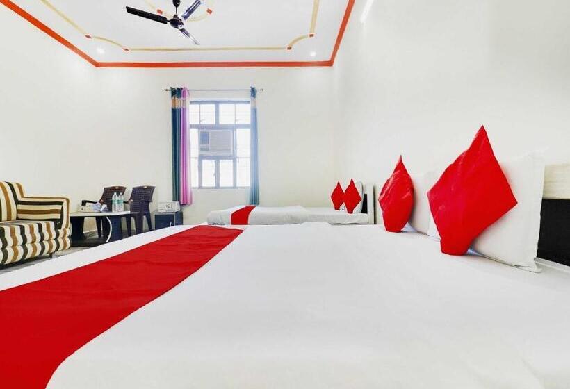 デラックストリプルルーム, Oyo 72863 New Satkar