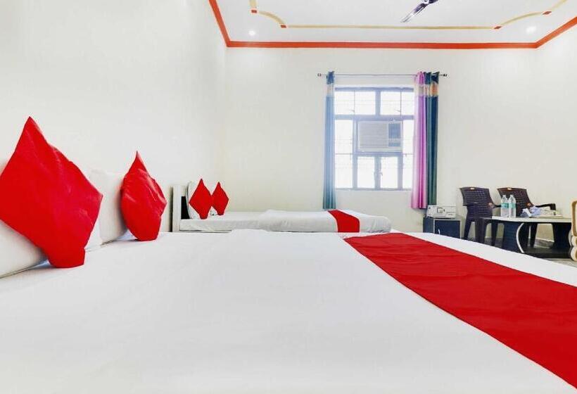 デラックストリプルルーム, Oyo 72863 New Satkar