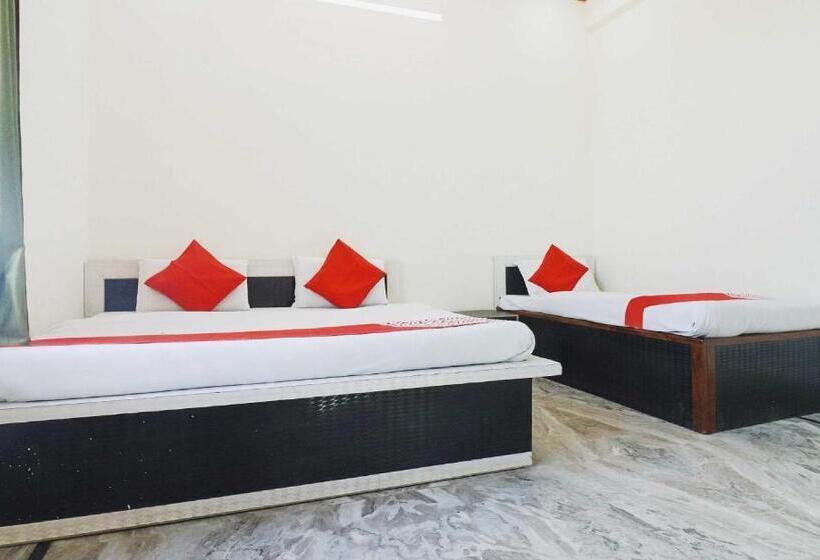 デラックストリプルルーム, Oyo 72863 New Satkar