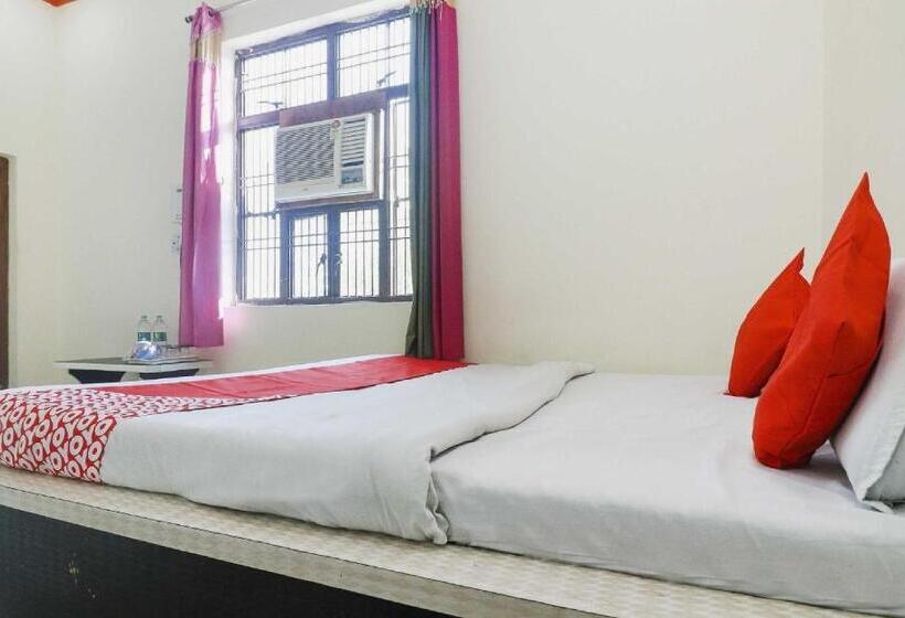 デラックストリプルルーム, Oyo 72863 New Satkar