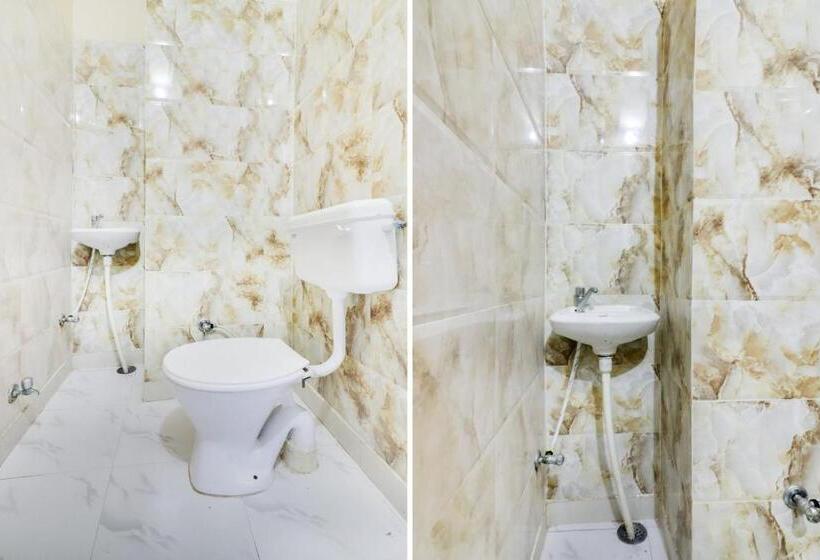 トリプルクラシックルーム, Oyo 72863 New Satkar