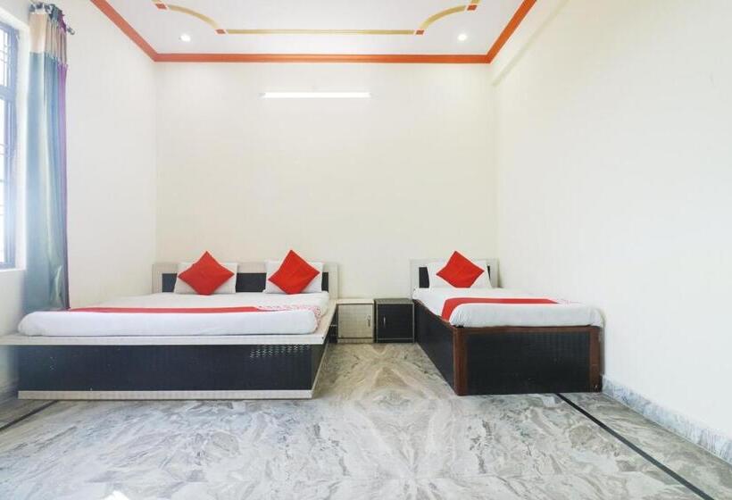 トリプルクラシックルーム, Oyo 72863 New Satkar