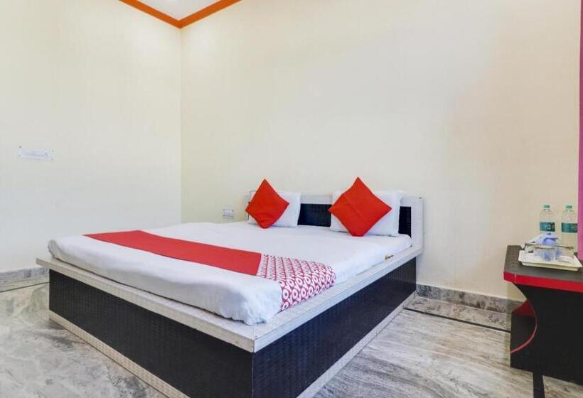 コンフォートトリプルルーム, Oyo 72863 New Satkar