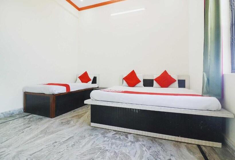 デラックストリプルルーム, Oyo 72863 New Satkar