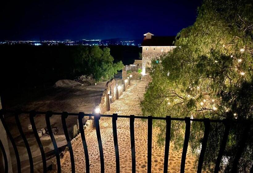 جناح مزود بتراس, Suites Campestres Montebello