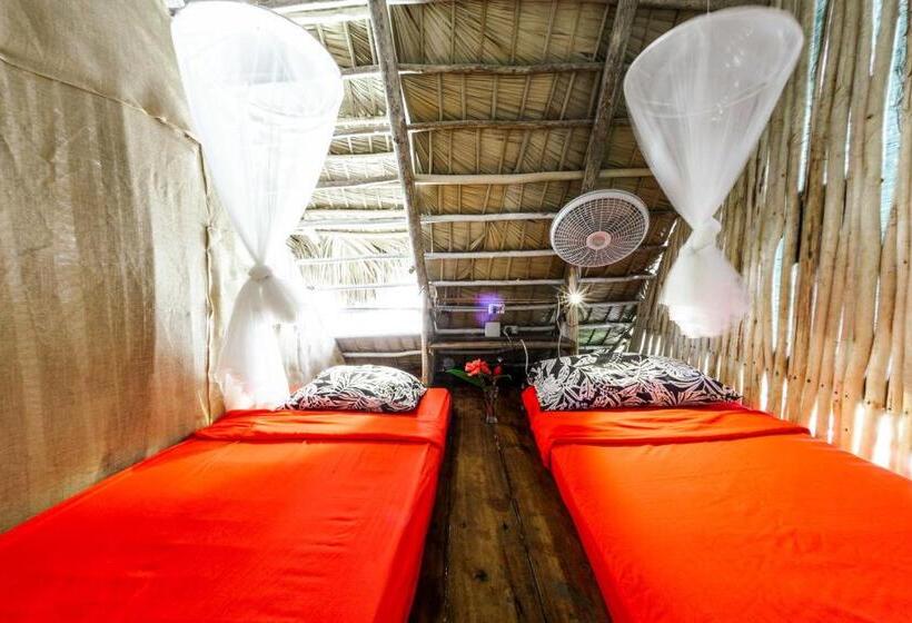 تختخواب در اتاق مشترک, Ganesh Hostel & Shivas Bungalows