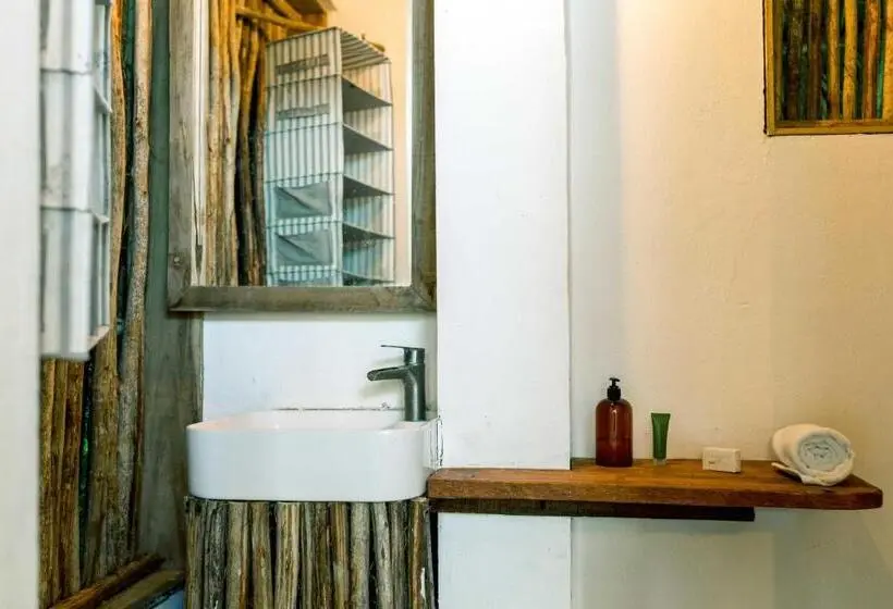 کلبه ییلاقی, Ganesh Hostel & Shivas Bungalows