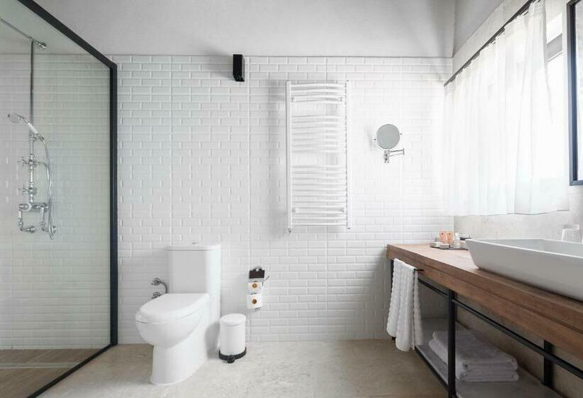 غرفة قياسية مزوَّدة بشُرفة, Gillham Vineyard