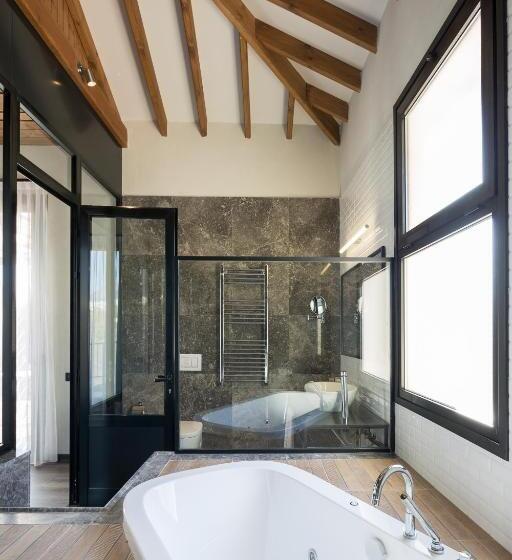 جناح ديلوكس, Gillham Vineyard