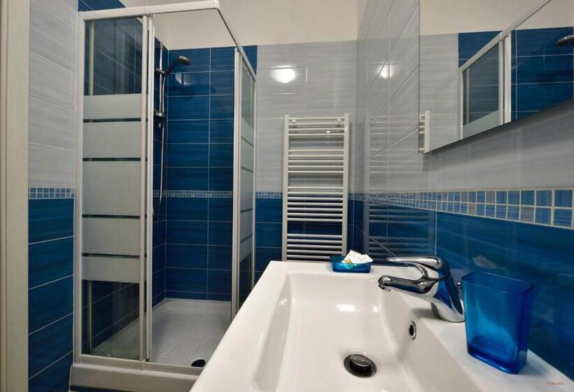 豪华三人间, B&b Peonies