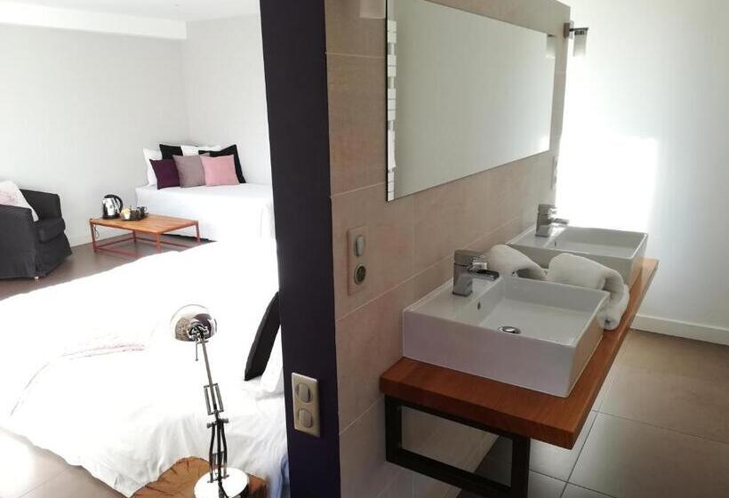 غرفة قياسية ثلاثية مزودة بشرفة, Aux Caprices D'aubrac