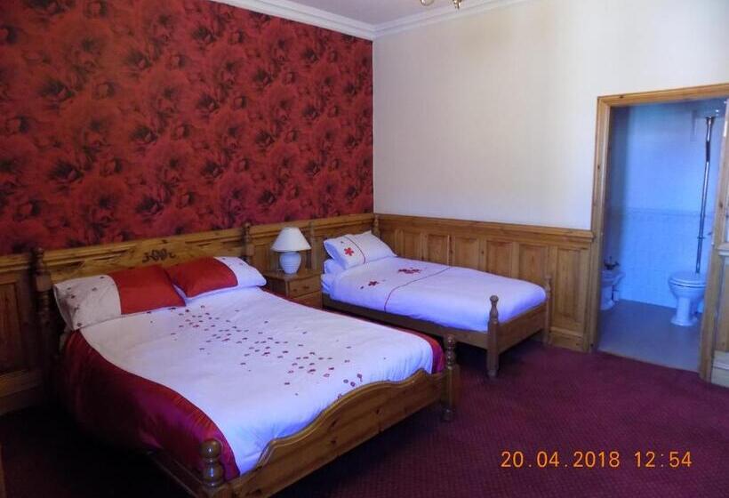 غرفة قياسية ثلاثية, The Londesborough Arms Bar With En Suite Rooms