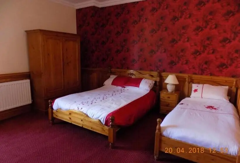 スタンダードトリプルルーム, The Londesborough Arms Bar With En Suite Rooms