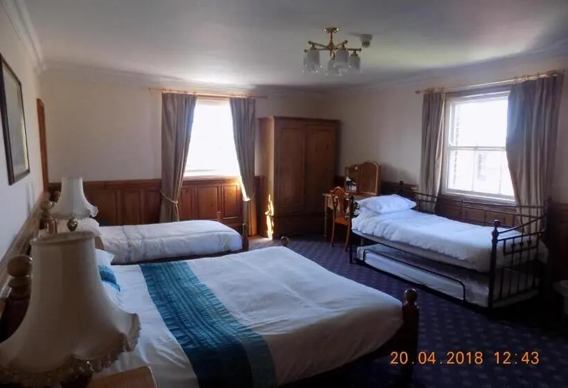 ファミリールーム, The Londesborough Arms Bar With En Suite Rooms