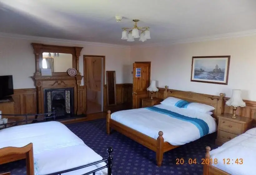 ファミリールーム, The Londesborough Arms Bar With En Suite Rooms
