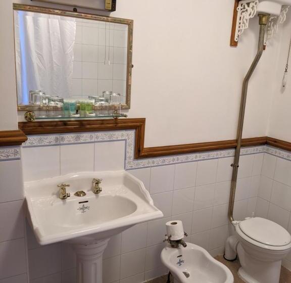 غرفة عائلية, The Londesborough Arms Bar With En Suite Rooms