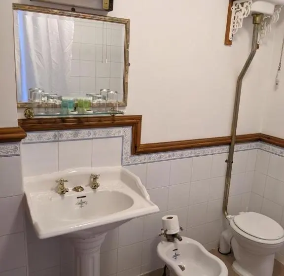 ファミリールーム, The Londesborough Arms Bar With En Suite Rooms