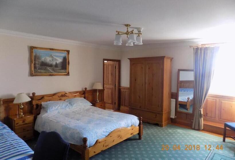 غرفة قياسية ثلاثية, The Londesborough Arms Bar With En Suite Rooms