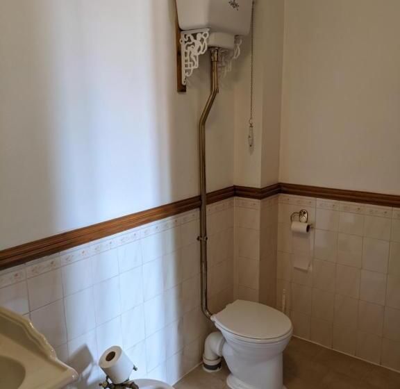 غرفة قياسية ثلاثية, The Londesborough Arms Bar With En Suite Rooms