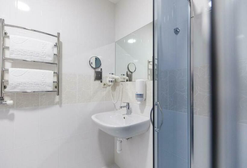 اتاق استاندارد, Antonio