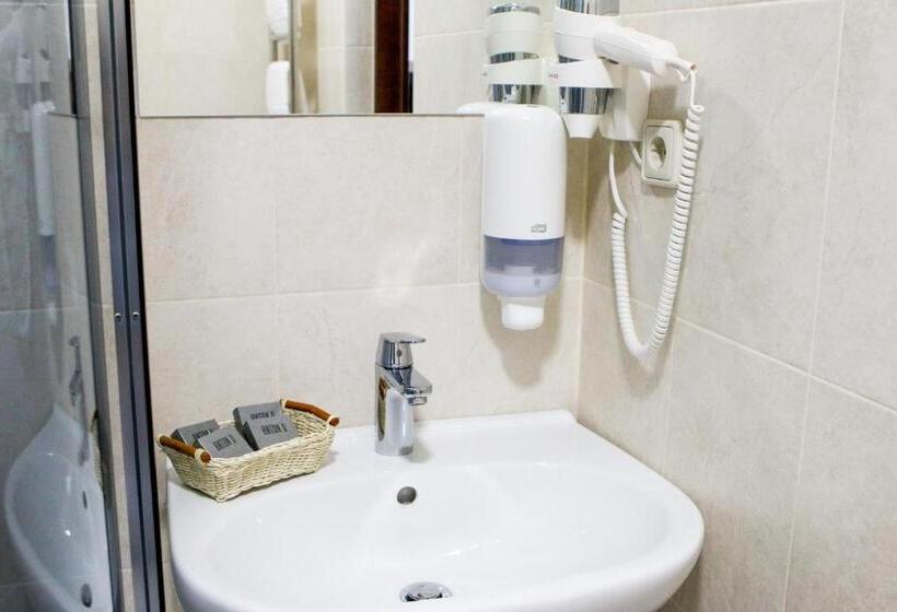 اتاق استاندارد, Antonio