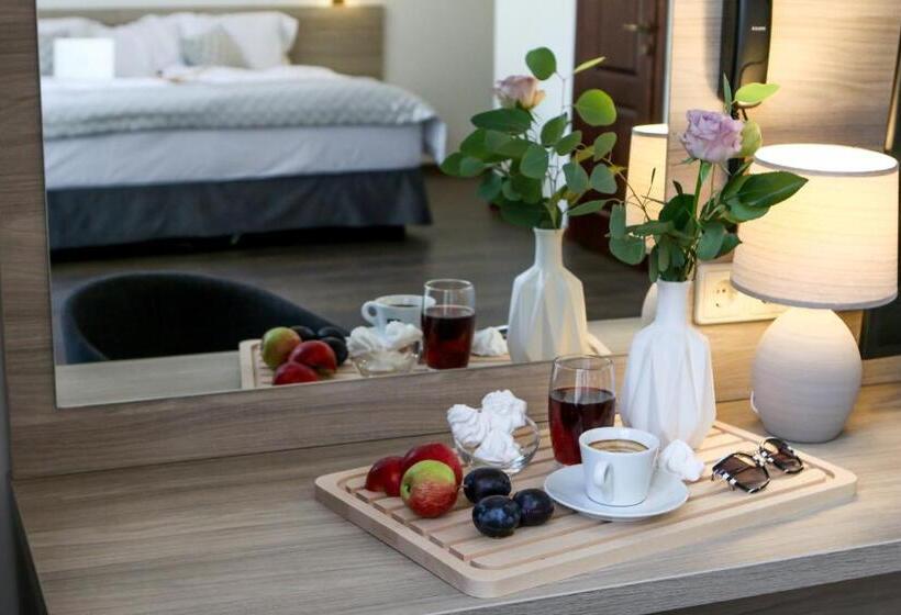 اتاق استاندارد, Antonio