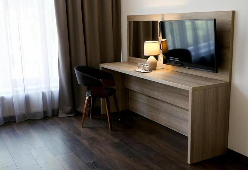 اتاق استاندارد, Antonio