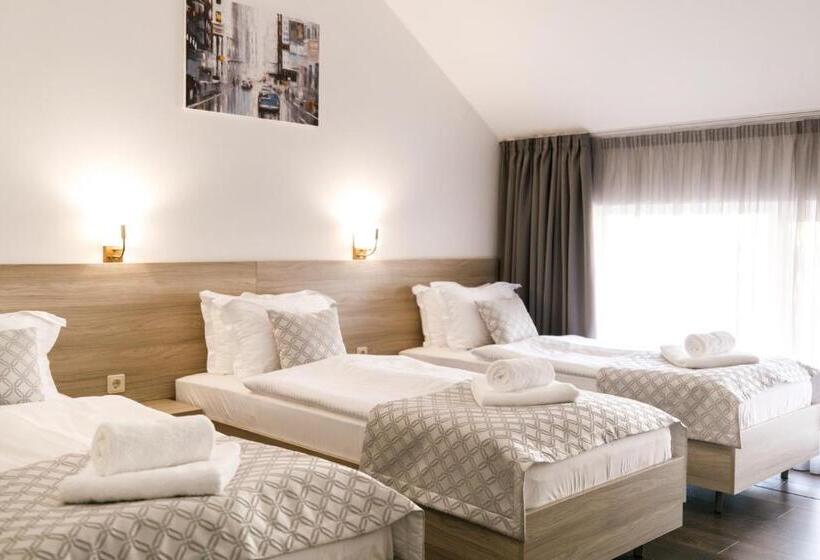 اتاق راحتی سه تخته, Antonio