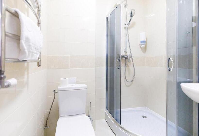 اتاق سوپریور, Antonio