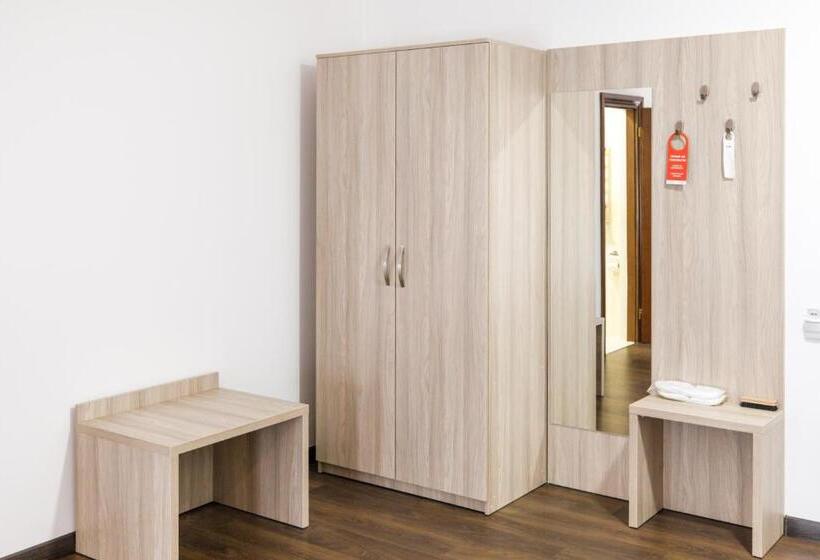 اتاق سوپریور, Antonio