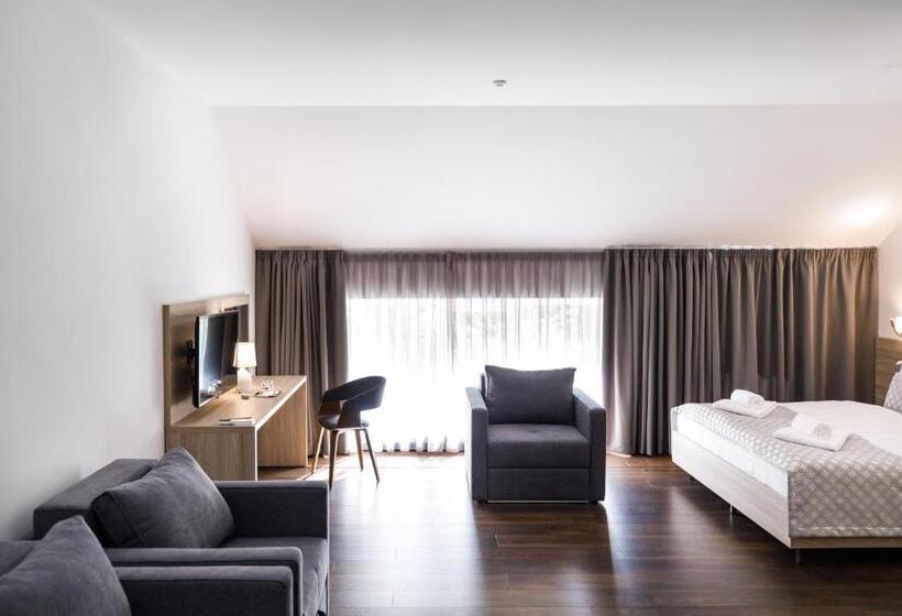 اتاق سوپریور, Antonio