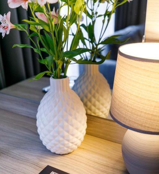 اتاق سوپریور, Antonio