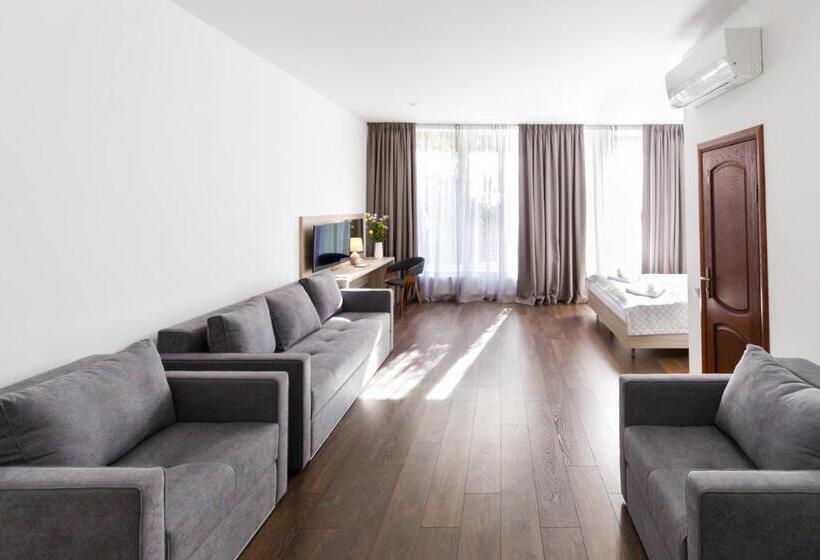 اتاق استاندارد, Antonio