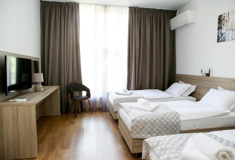 اتاق راحتی سه تخته, Antonio