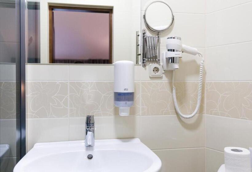 اتاق استاندارد, Antonio