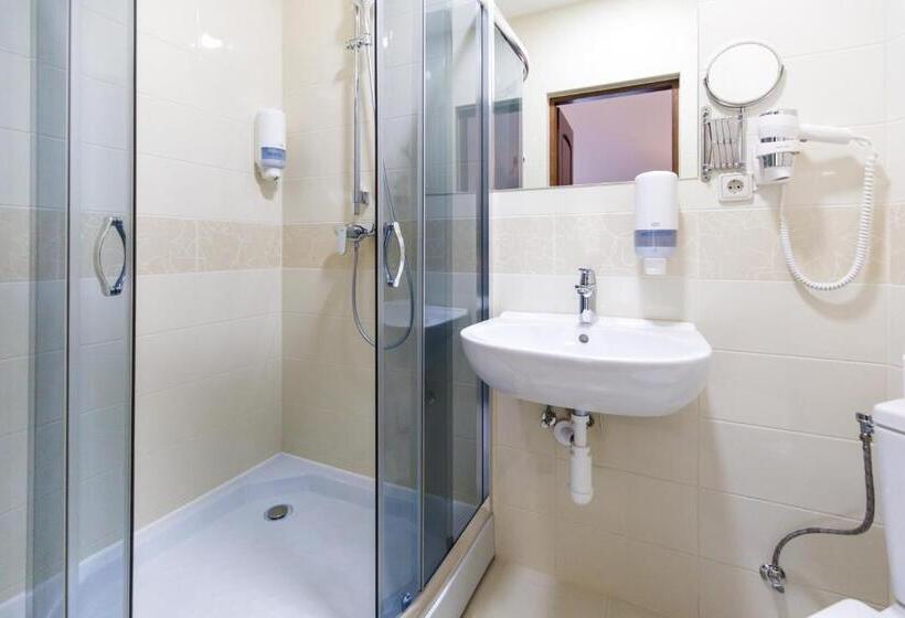 اتاق استاندارد, Antonio