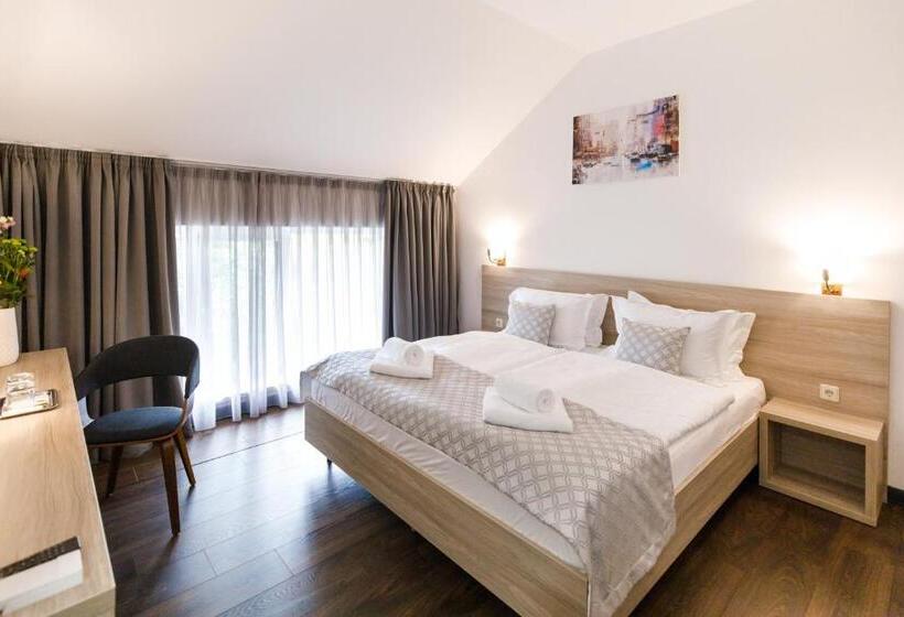 اتاق استاندارد, Antonio