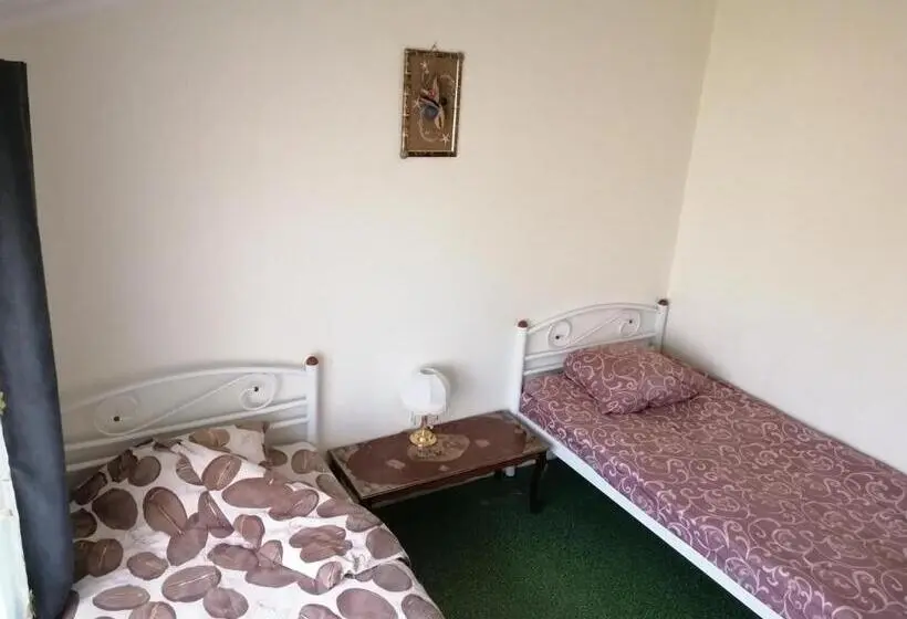 Economy Quadruple Room, гостьовий будинок осокорки