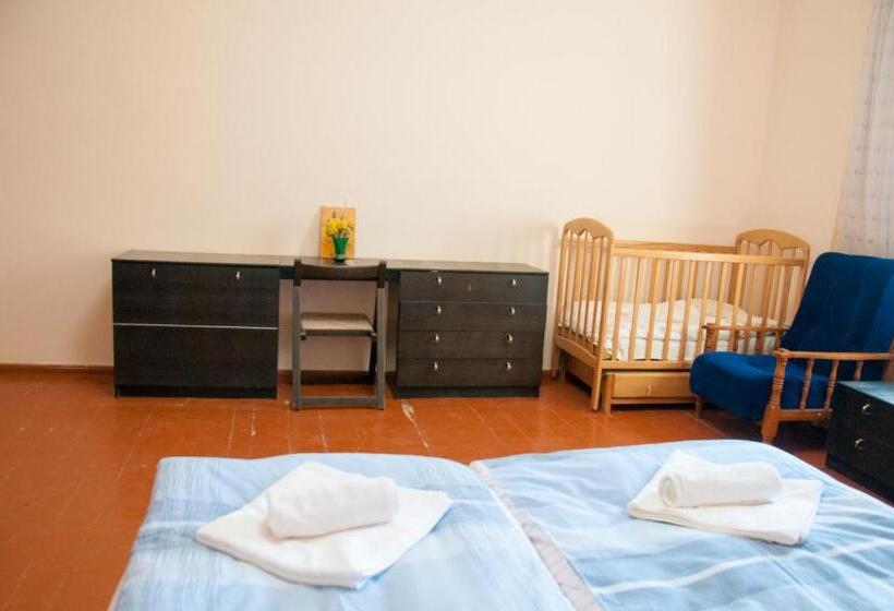 غرفة عائلية, Azhdahak B&b In Geghashen , Abovyan
