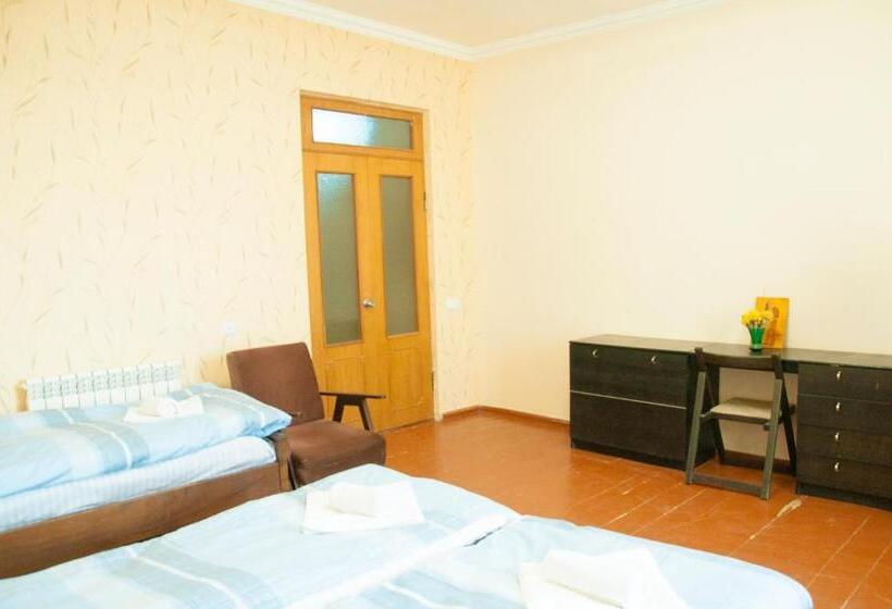 غرفة عائلية, Azhdahak B&b In Geghashen , Abovyan