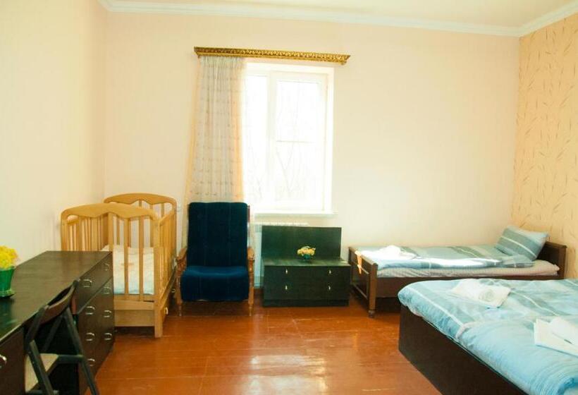 غرفة عائلية, Azhdahak B&b In Geghashen , Abovyan