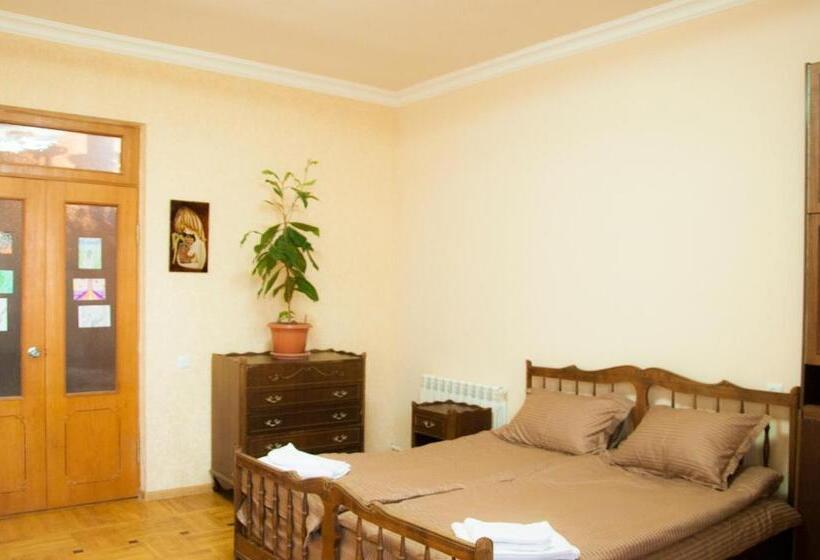 غرفة عائلية, Azhdahak B&b In Geghashen , Abovyan