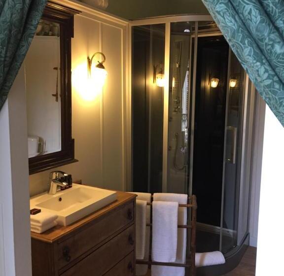 ガーデンビュースタンダードルーム, La Grenouille Noire