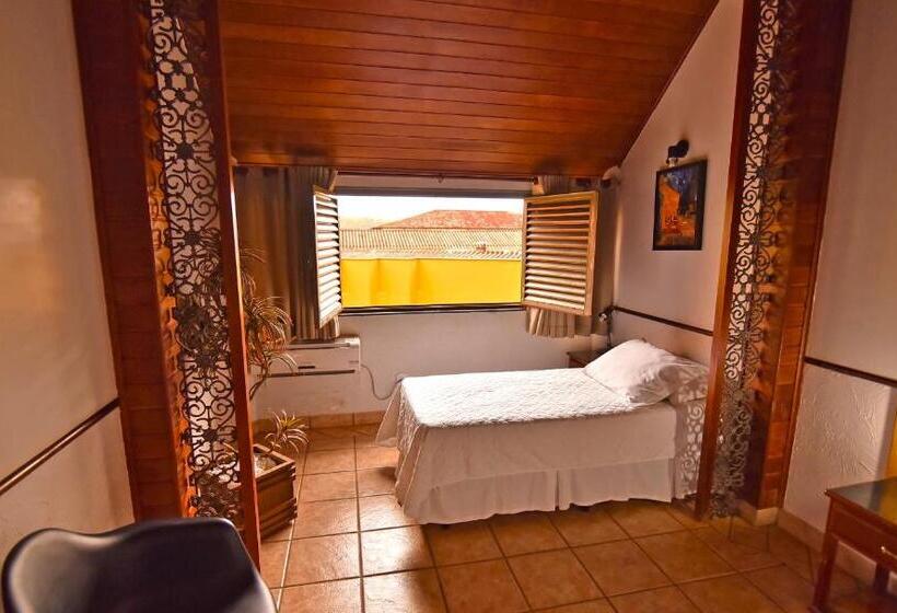 패밀리 스위트, Don Antonio