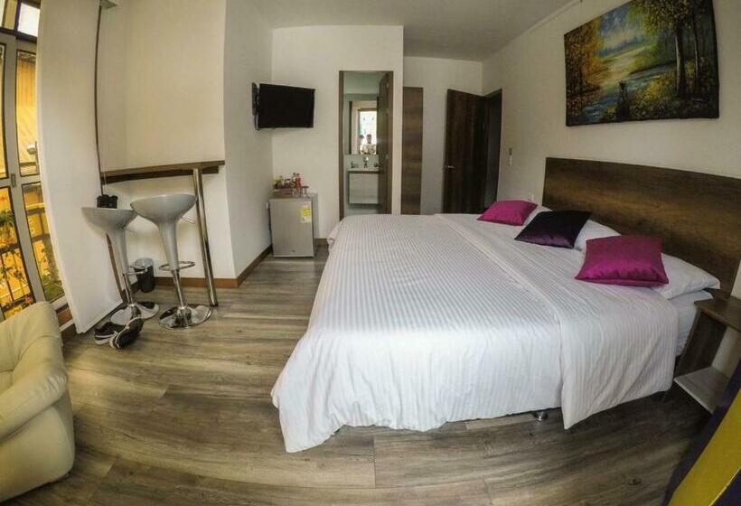 סוויטה, Junior Plaza