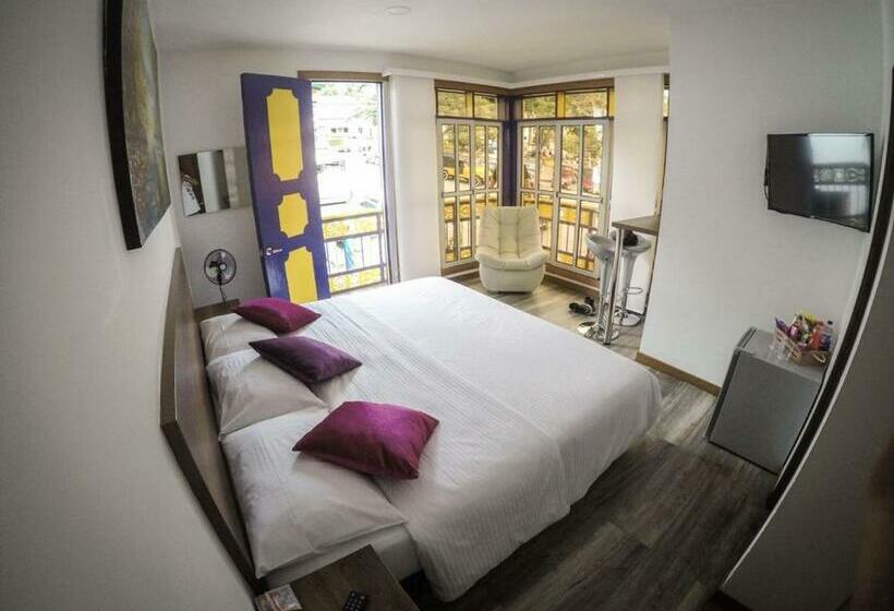 סוויטה, Junior Plaza