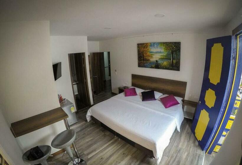 Люкс, Junior Plaza