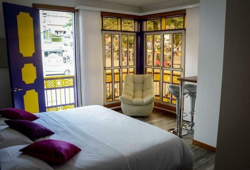 סוויטה, Junior Plaza